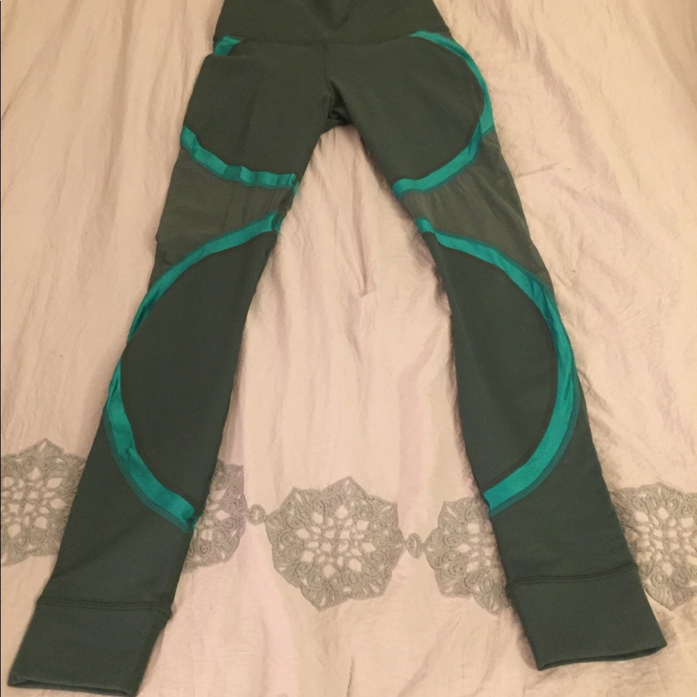 High-Waisted PowerHold® Shine - Picture 5 of 6